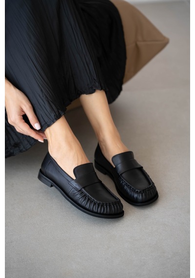 Selin Shoes Blaine Hakiki Deri Büzgülü Küt Burun Kadın Loafer- Siyah Deri