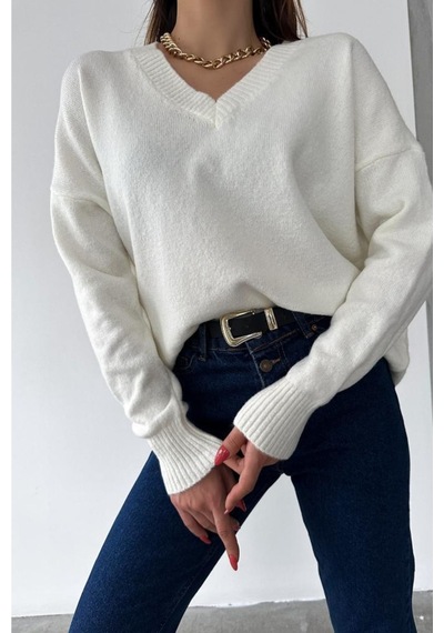 Femelle Kadın V Yaka Standart Beden Oversize Basic Triko Kazak Beyaz