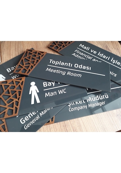 Ahşap Detaylı Pleksi Wc Yönlendirmesi