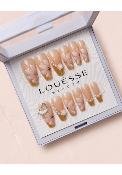 Louésse Golden Petal Takma Tırnak 12 Li Nude Çiçek Desenli Altın French İnci Detaylı Elegant Nail