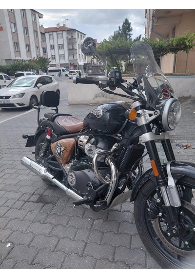 Royal Enfield Super Meteor 650 Sissy Bar
