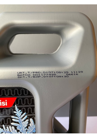Petrol Ofisi Yeşil Renkli 3 Litre İnorganik Antifriz Mavi Yerine De Geçer. 08/2025 Üretim Mavi - Yeşil
