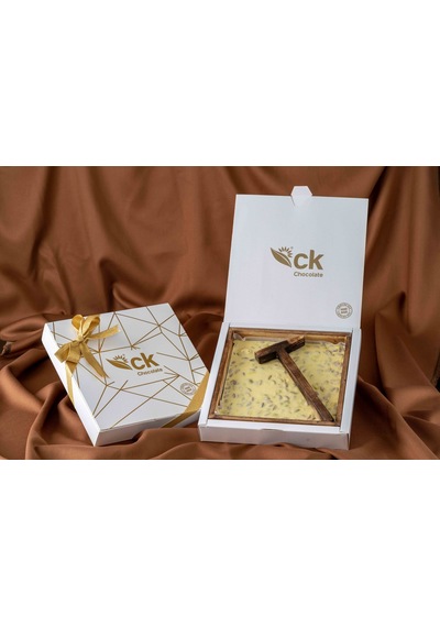 Çekiçli Ahşap Kutu Fildişi Antep Fıstıklı Beyoğlu Çikolata 500 G