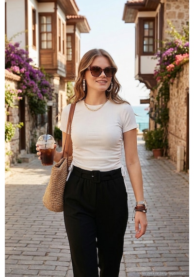 Lela Yanlardan Büzgülü Kısa Kollu Crop Bayan Bluz 5864010 Ekru