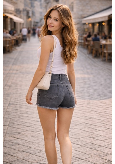 Cedy Denim Kadın Yüksek Bel Yırtlıklı Ve Yıpratmalı Paçası Püsküllü Kot Şort Mini Jean Şort C603 GRİ Cedy Denim Kadın Yüksek Bel Yırtlıklı Ve Yıpratmalı Paçası Püsküllü Kot Şort Mini Jean Şort C603 GRİ