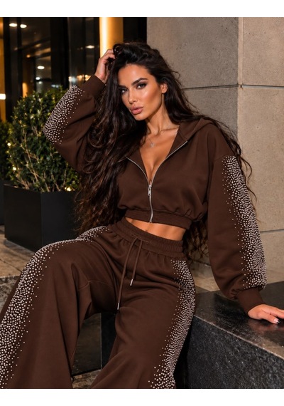 Suma Kadın Fermuarlı Crop Sweatshirt Ve Geniş Paça Eşofman Takımı Taş Baskı Detaylı Kahverengi Suma Kadın Fermuarlı Crop Sweatshirt Ve Geniş Paça Eşofman Takımı Taş Baskı Detaylı Kahverengi