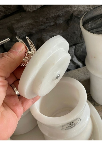 Beyazı Mermer Yeni Tasarım Banyo Seti Gümüş Aksesuarlı Beyaz