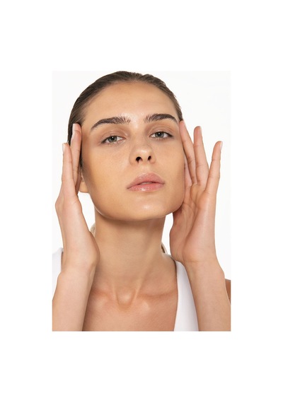 Lunova Anında Işıltı Ve Gün Boyu Yoğun Nemlendirici Yüz Spreyi Seramid Kompleksi Face Mist Therapy 50ml