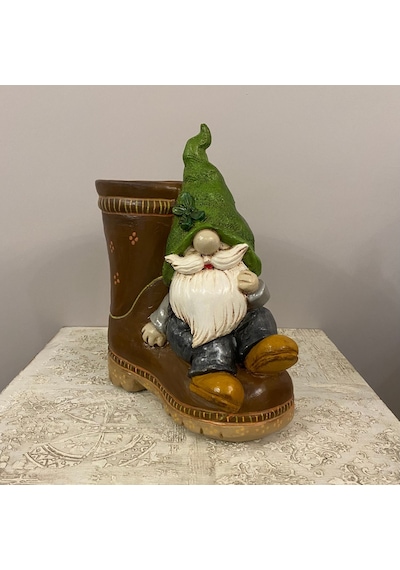 Çizmede Oturan Gnome Cüce Saksı