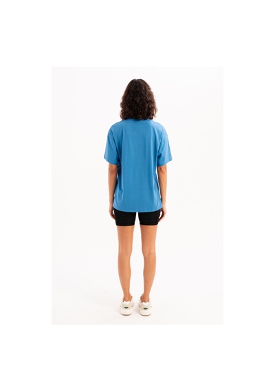Justever 100% Pamuk Oversize Fit Bisiklet Yaka Mavi Kadın T-shirt - Halo Mavi