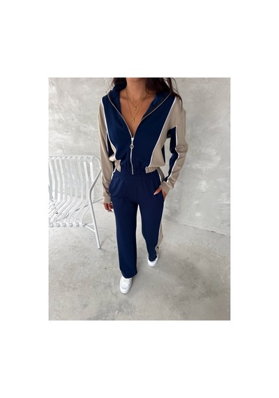 Gugus Kadın Trend Eşofman Takımı Dik Yaka Fermuarlı Bol Paça Yanları Şeritli Aysho Model Lacivert-bej Gugus Kadın Trend Eşofman Takımı Dik Yaka Fermuarlı Bol Paça Yanları Şeritli Aysho Model Lacivert-bej