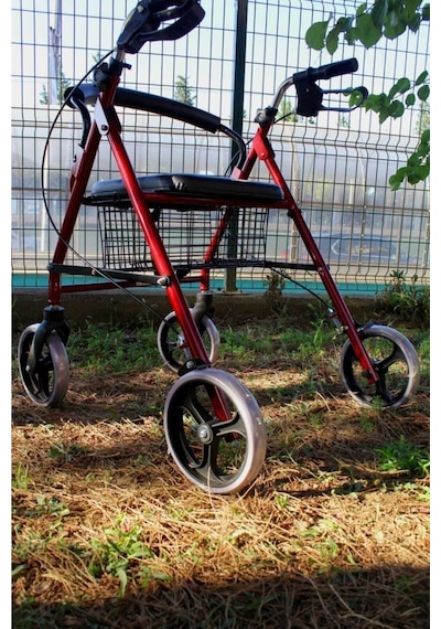 P580 Tekerlekli Sandalye Yürüteç Hasta Yaşlı
