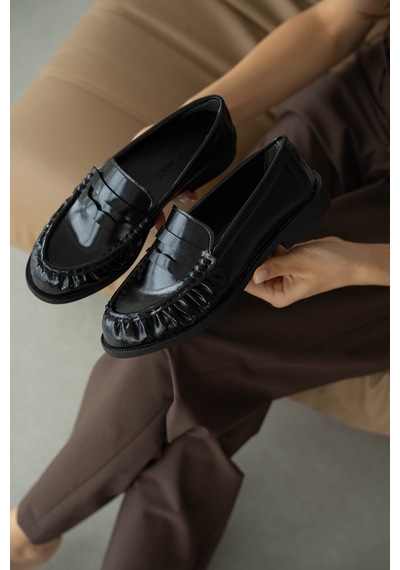Selin Shoes Lurein Büzgülü Hafif Kalın Topuk Kadın Loafer- Siyah Rugan