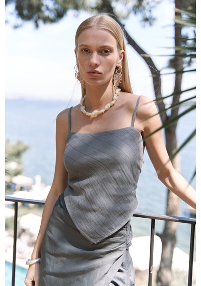 Mai Collection Mai Studios Co. Kita Üçgen Detay Çizgili Füme Keten Crop Füme