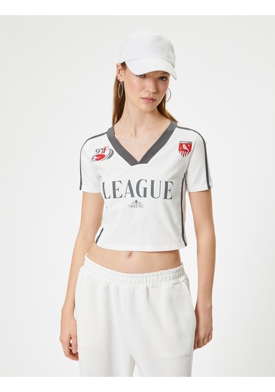 Koton Crop Tişört V Yaka Forma Görünümlü Baskılı Kısa Kollu Slim Fit Ekru 4sal11007ık Ekru