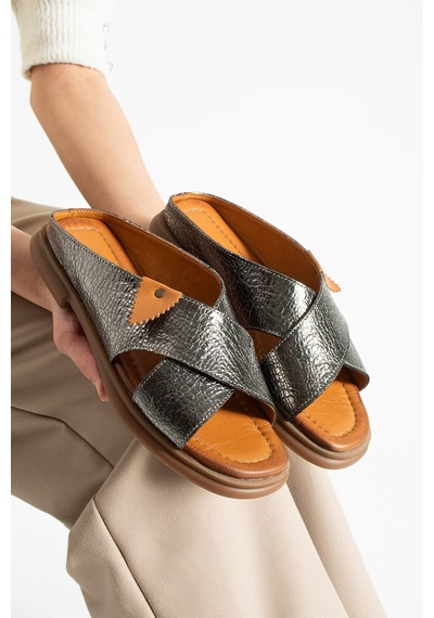 Dabab Shoes Narel Kadın Antrasit Hakiki Deri Düz Taban Çapraz Bant Terlik Sandalet Metalik
