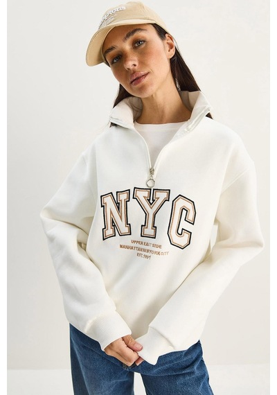 Shade Kadın Nyc Nakış İşlemeli Yakası Fermuarlı Üç İplik Şardonlu Oversize Sweatshirt 60283767 - Beyaz Shade Kadın Nyc Nakış İşlemeli Yakası Fermuarlı Üç İplik Şardonlu Oversize Sweatshirt 60283767 - Beyaz