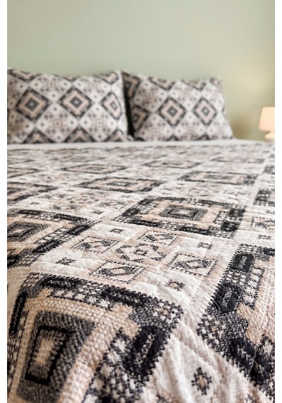 Nomad Geometrik Çift Kişilik Kapitone Pike & Çok Amaçlı Yatak Örtüsü - 3 Parça Çok Renkli