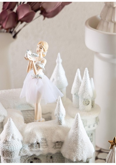 The Mia Prenses Şatosu Led Işıklı Müzik Kutusu 30x26x19cm 1 Adet