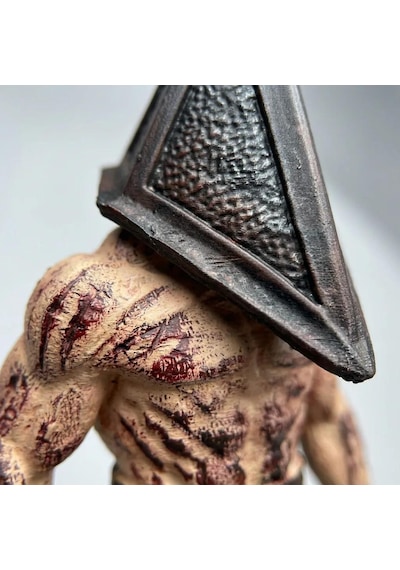 Silent Hill 2 Pyramid Head Figür Piramit Kafa Koleksiyonluk Heykel 18 Cm Dev Boy
