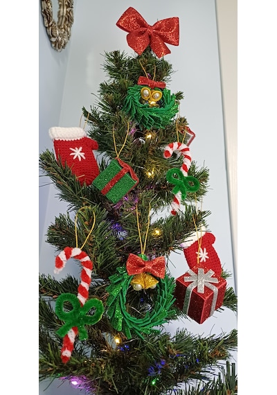 Yılbaşı Süsü Seti 10 Lu Set - Baston Şeker, Eldiven, Hediye Paketi, Fiyonk, Çelenk 010