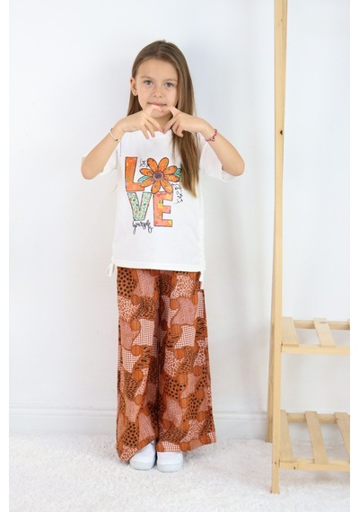 Fesshera Kız Çocuk Love Yourself Baskılı Tişört Ve Geometrik Etnik Desenli Geniş Paça Pantolon Takımı Kahverengi Fesshera Kız Çocuk Love Yourself Baskılı Tişört Ve Geometrik Etnik Desenli Geniş Paça Pantolon Takımı Kahverengi