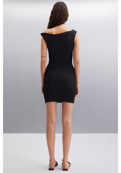 Ethıquet Innsa Kadın Bürümcük 3 Boyutlu Kumaşlı Tek Omuzlu Bodycon Siyah Elbise