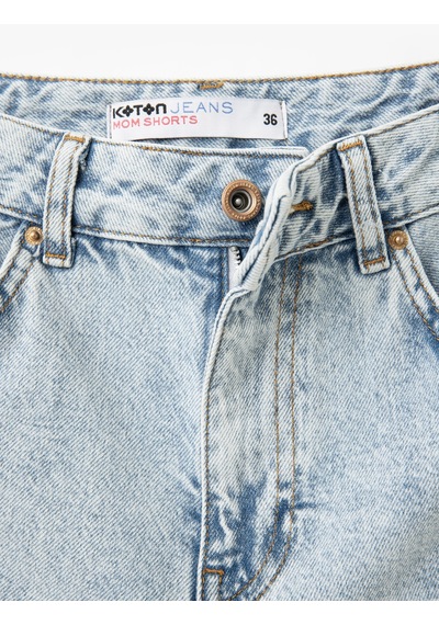Koton Düğmeli Pis Paça Cep Detaylı Rahat Kalıp Denim Şort Bleach 5sal40011md Açık Mavi Koton Düğmeli Pis Paça Cep Detaylı Rahat Kalıp Denim Şort Bleach 5sal40011md Açık Mavi