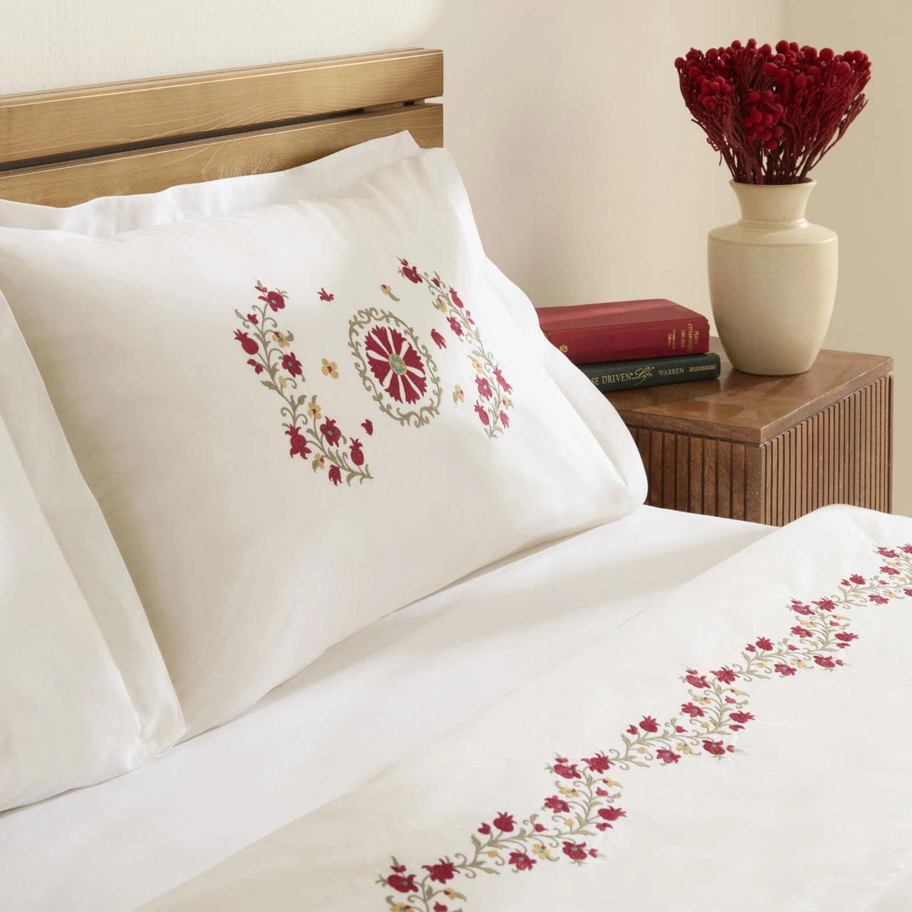 Karaca Home Layali Nakışlı Çift Kişilik Nevresim Takımı Beyaz Beyaz