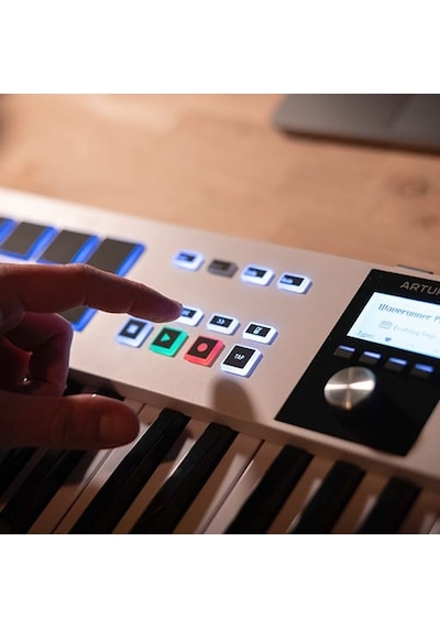 Keylab Essential 61 Mk3: Siyah 3.nesil Akıllı Mıdı Kontrolcü 61 Tuş