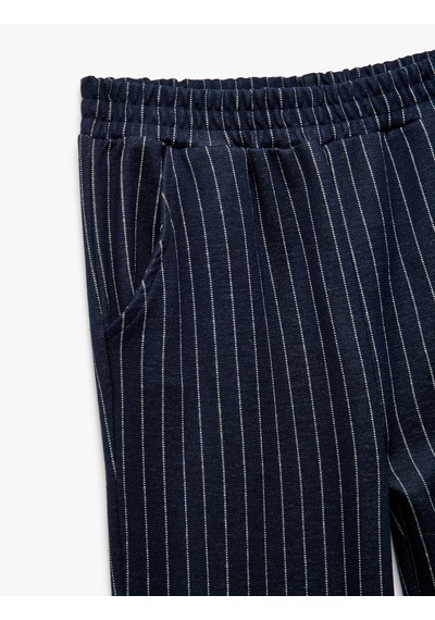 Koton Çizgili Cepli Viskon Beli Lastikli Jogger Pantolon Lacivert Çizgili 6wkg40008ak 7s2 Koton Çizgili Cepli Viskon Beli Lastikli Jogger Pantolon Lacivert Çizgili 6wkg40008ak 7s2