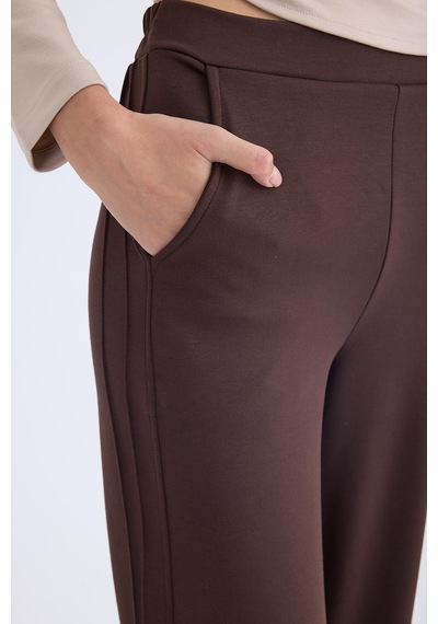 Vitrin Beli Lastikli Geniş Paça Eşofman Pantolon Kahve