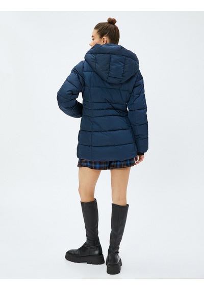 Koton Şişme Mont Kapüşonlu Dik Yaka Fermuarlı Cep Detaylı Lacivert 4wal00018ıw 4WAL00018IW704 Lacivert Koton Şişme Mont Kapüşonlu Dik Yaka Fermuarlı Cep Detaylı Lacivert 4wal00018ıw 4WAL00018IW704 Lacivert