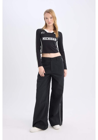 DeFacto Coool Wide Leg Geniş Bol Paça Cepli Şerit Detaylı Normal Bel Pantolon D4404AX24AUBK27