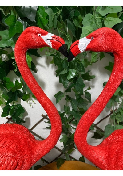 Kırmızı Flamingo Romantizmi: Sevgililer Günü Hediyesi