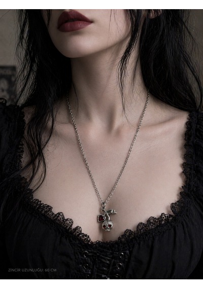 Gotik Kuru Kafa Kiraz Figürlü Kırmızı Taşlı Unisex Kolye Gümüş Renk Çok renkli