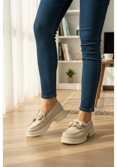 Enoch Kadın Rugan Dokulu Zincir Detaylı Maskülen Comfort Loafer Ten