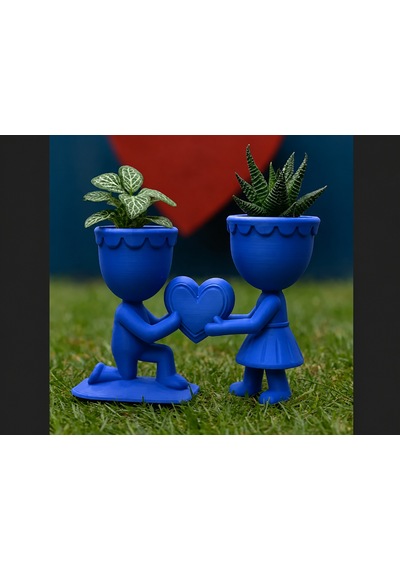 3d Baskı Aşk Saksısı - Kalp Tutan Çift Figürlü Dekoratif Saksı - Mavi -