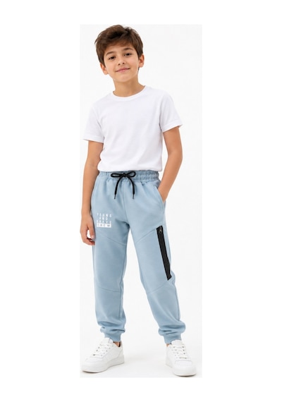 İrem Çocuk Giyim Erkek Çocuk /kız Çocuk Young Yazı Desenli Önü Parçalı Fermuar Aksesuarlı Açık Mavi Eşofman Altı Açık Mavi İrem Çocuk Giyim Erkek Çocuk /kız Çocuk Young Yazı Desenli Önü Parçalı Fermuar Aksesuarlı Açık Mavi Eşofman Altı Açık Mavi