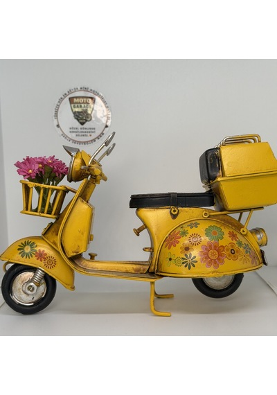 Nostaljik Çiçekli Sarı Scooter - 17 Cm Dekoratif Motosiklet Modeli