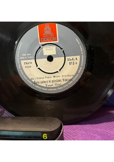 Yaşar Özel - Öyle Yalnız Ki Gönlüm Yoksun / Bu Dünyanın Sonu Boş - Odeon 45'lik Plak 45-la 813
