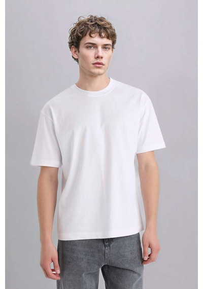 DeFacto Oversize Geniş Kalıp Bisiklet Yaka Basic Düz Kısa Kollu Beyaz Tişört E6885AXNSWT34