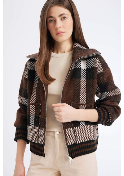 Defacto Regular Fit Kareli Fermuarlı Dik Yaka Triko Hırka E7733AX25SP Kahve Defacto Regular Fit Kareli Fermuarlı Dik Yaka Triko Hırka E7733AX25SP Kahve