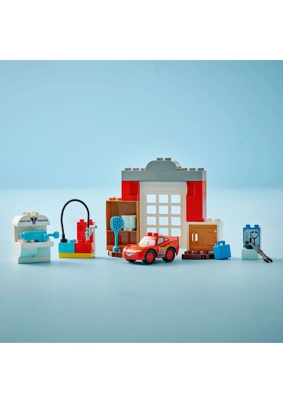 LEGO® DUPLO® │ Disney ve Pixar Arabalar McQueen’in Doc’un Garajını Ziyareti 10456 - 2 Yaş ve Üzeri Çocuklar için Oyuncak Yapım Seti (35P)