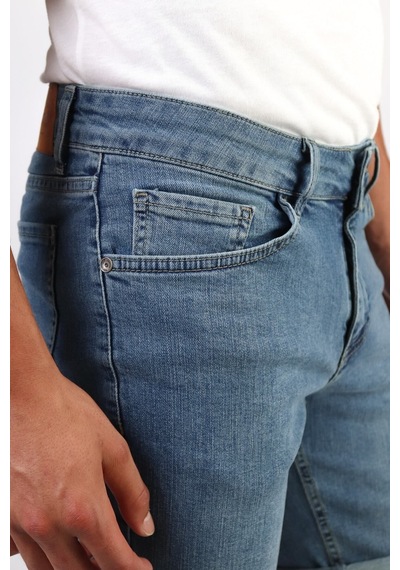 Erkek Taşlamalı Rahat Kesim Likralı Orta Mavi Jean Şort Hlthe0019