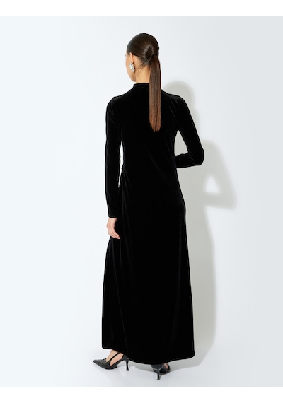 Koton Yırtmaçlı Uzun Kollu Yuvarlak Yaka Slim Fit Pencere Detaylı Taşlı Kadife Elbise Siyah 5wak80281ek Siyah