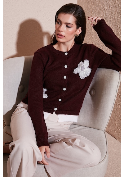 Lela Premium Tül Çiçek Detaylı Regular Fit Bisiklet Yaka Düğmeli Triko Bayan Hırka 680Hi002421 Bordo