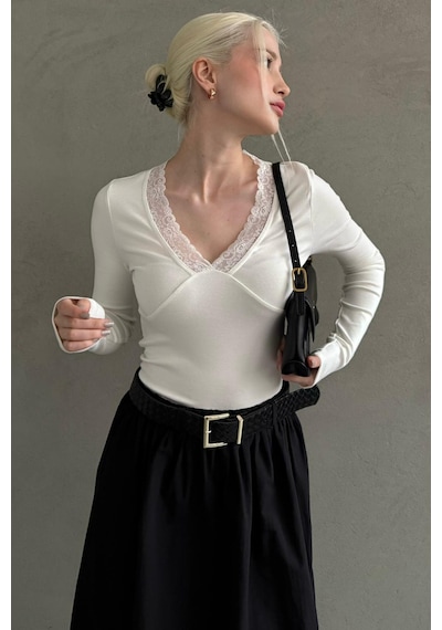 Madmext Beyaz V Yaka Dantelli Kadın Bluz Mg2633 Beyaz