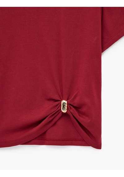 Koton Regular Fit Pamuklu Aksesuar Detaylı Kısa Kollu Bisiklet Yaka Tişört Bordo 6sak50418ek