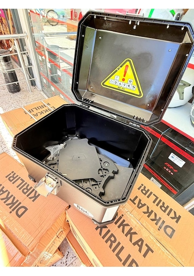 Motosiklet Arka Çanta Kare Full Siyah 42 Litre İç Hacim Çelik Kilit-